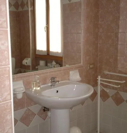 Bed & Breakfast Lo Scoiattolo E La Noce 2*