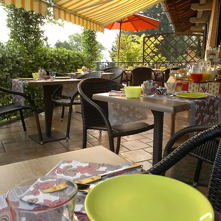 Lo Scoiattolo E La Noce Bed & Breakfast 2*