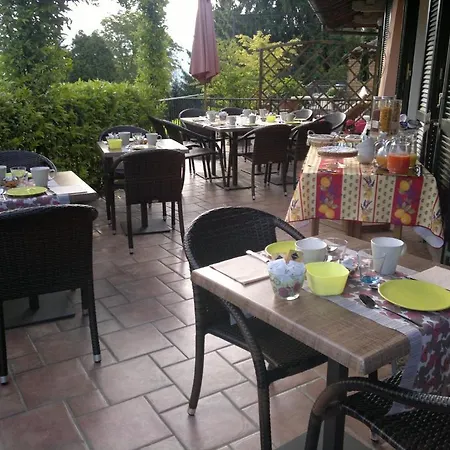 Alojamento de Acomodação e Pequeno-almoço Lo Scoiattolo E La Noce